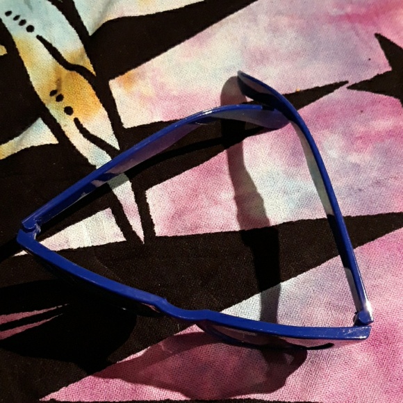 3 for $15☆ Blue Plastic Sunglasses - Picture 2 of 4